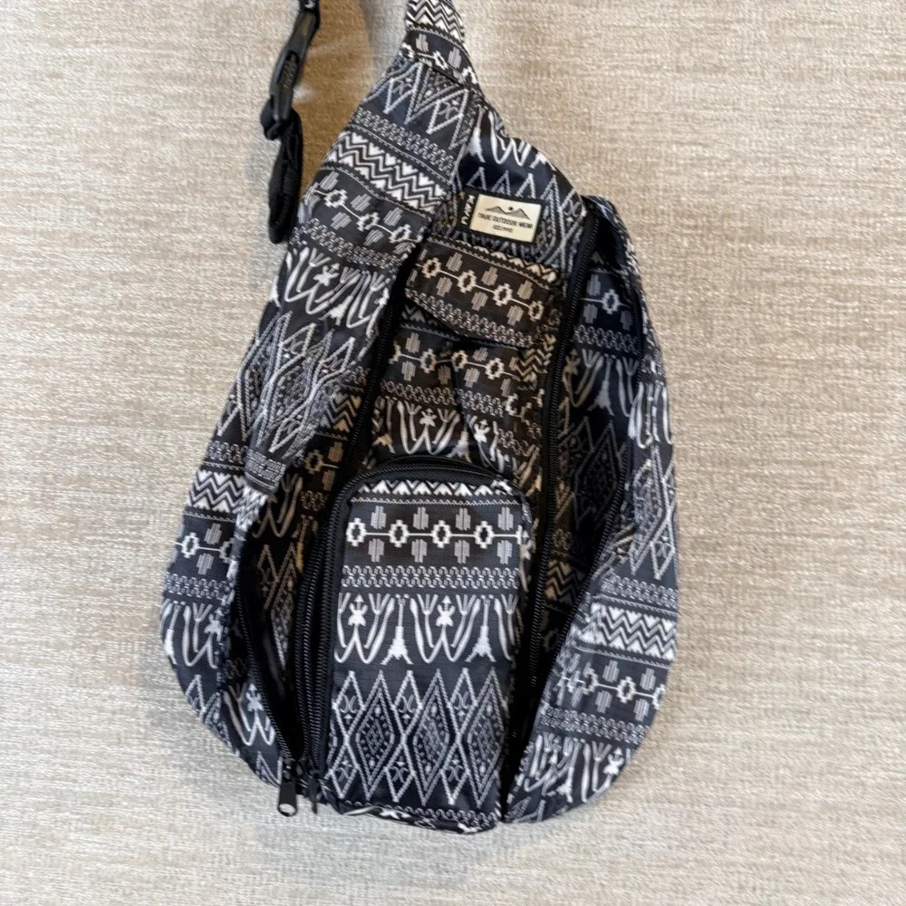 KAVU Rope Bag Black White Geometric Tribal Sling Backpack Crossbody Gorpcore